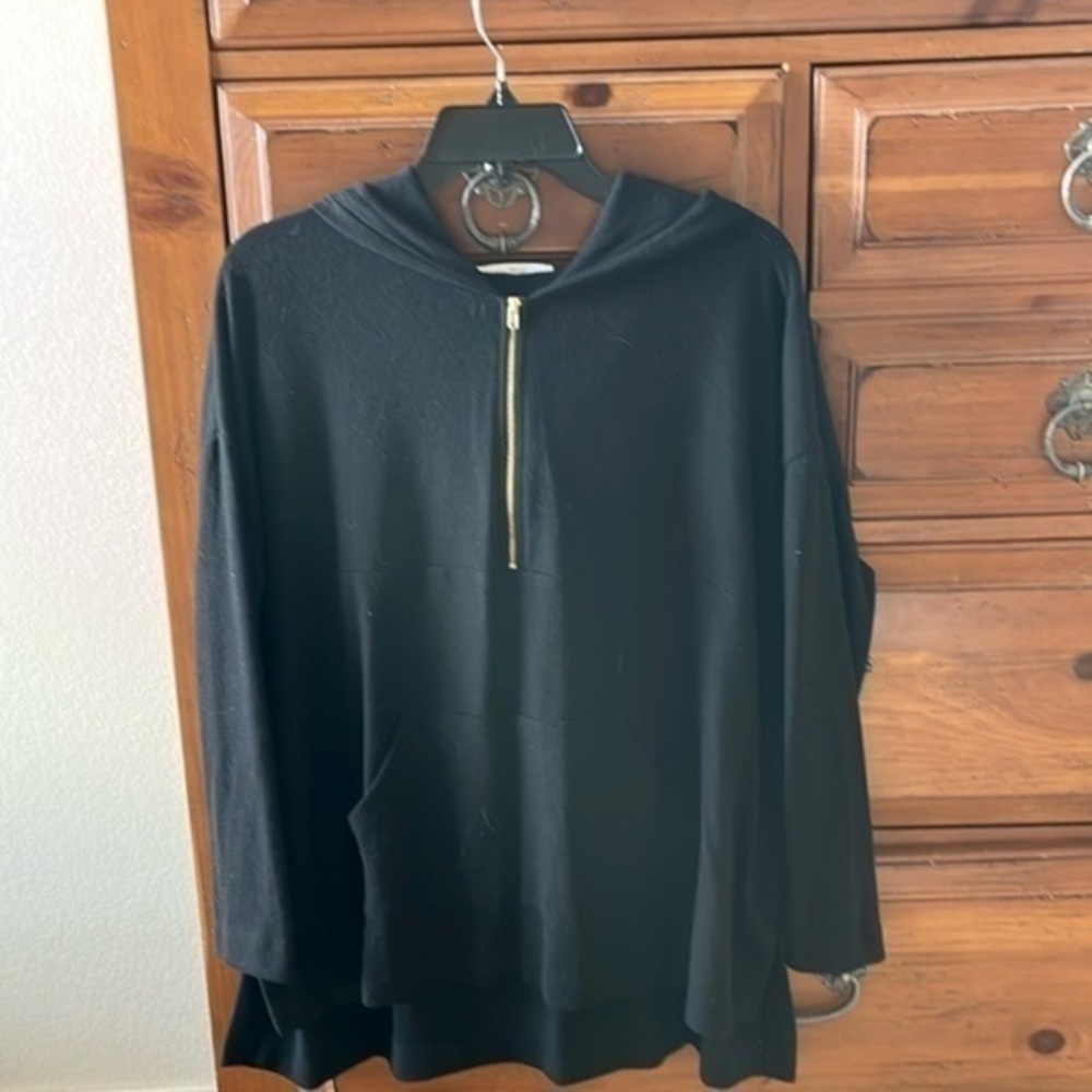 NWOT Rose and Mary Women’s Black Sweater With Zipper And Kangaroo Pocket